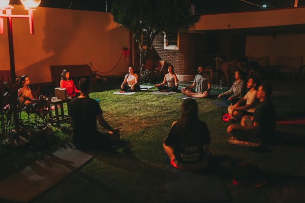 Éternuer quatre fois : message spirituel et interprétation traditionnelle