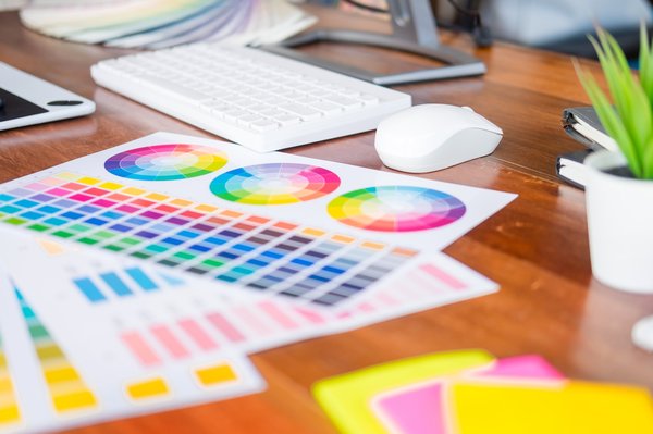 Maîtrisez les harmonies colorées avec le cercle chromatique